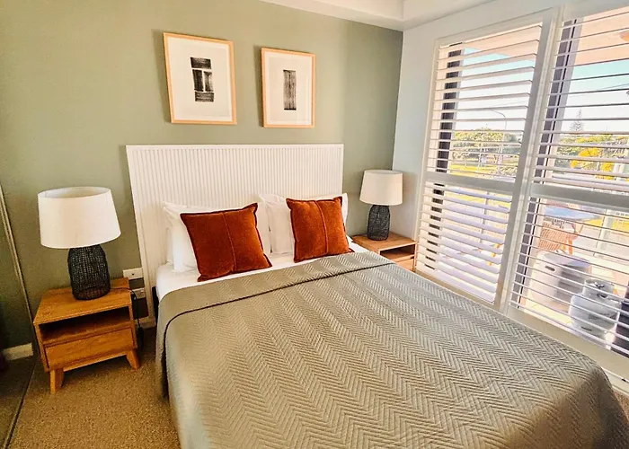 Aqualine Apartments On The Broadwater