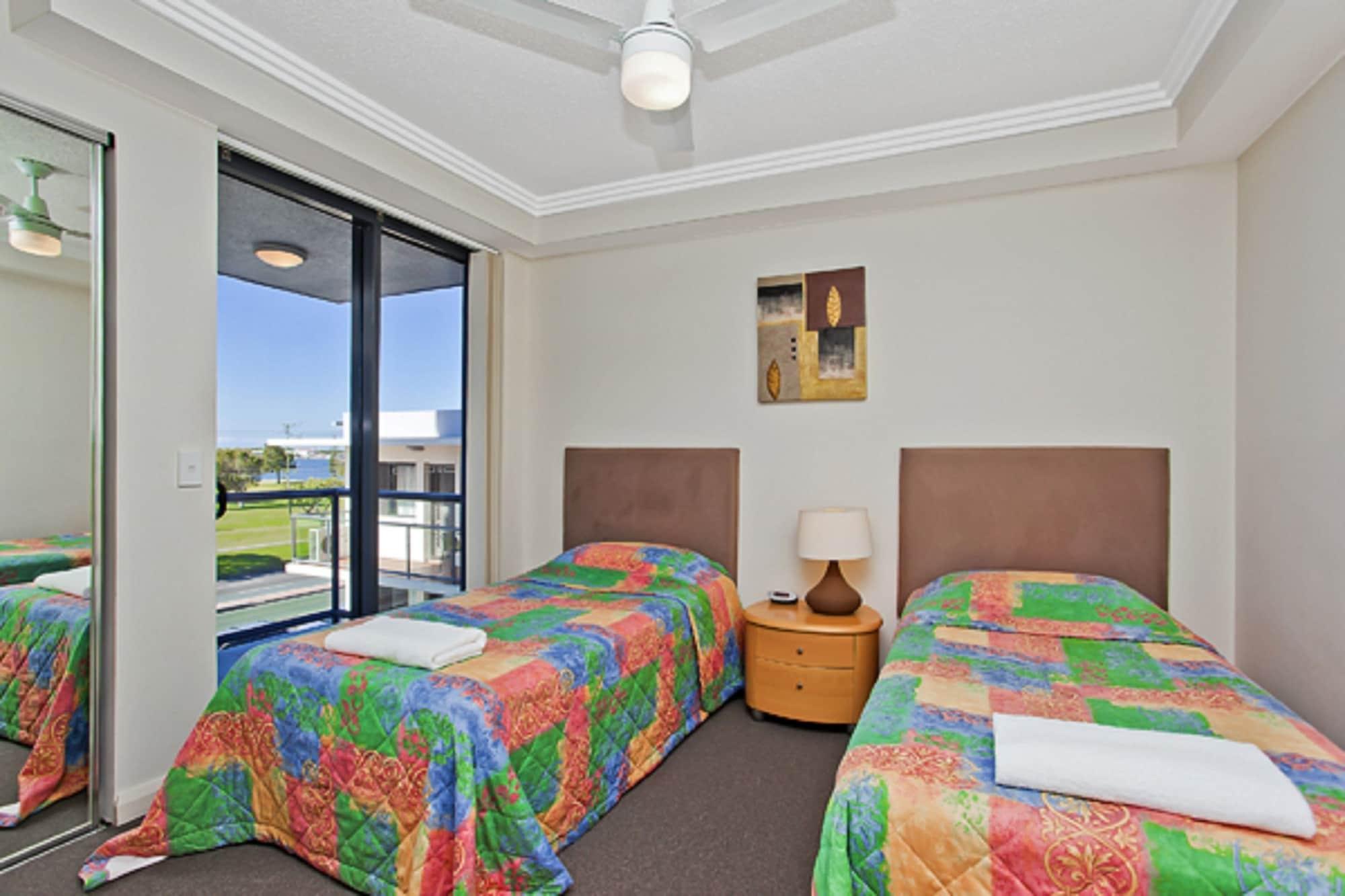 Aqualine On The Broadwater Aparthotel 4*