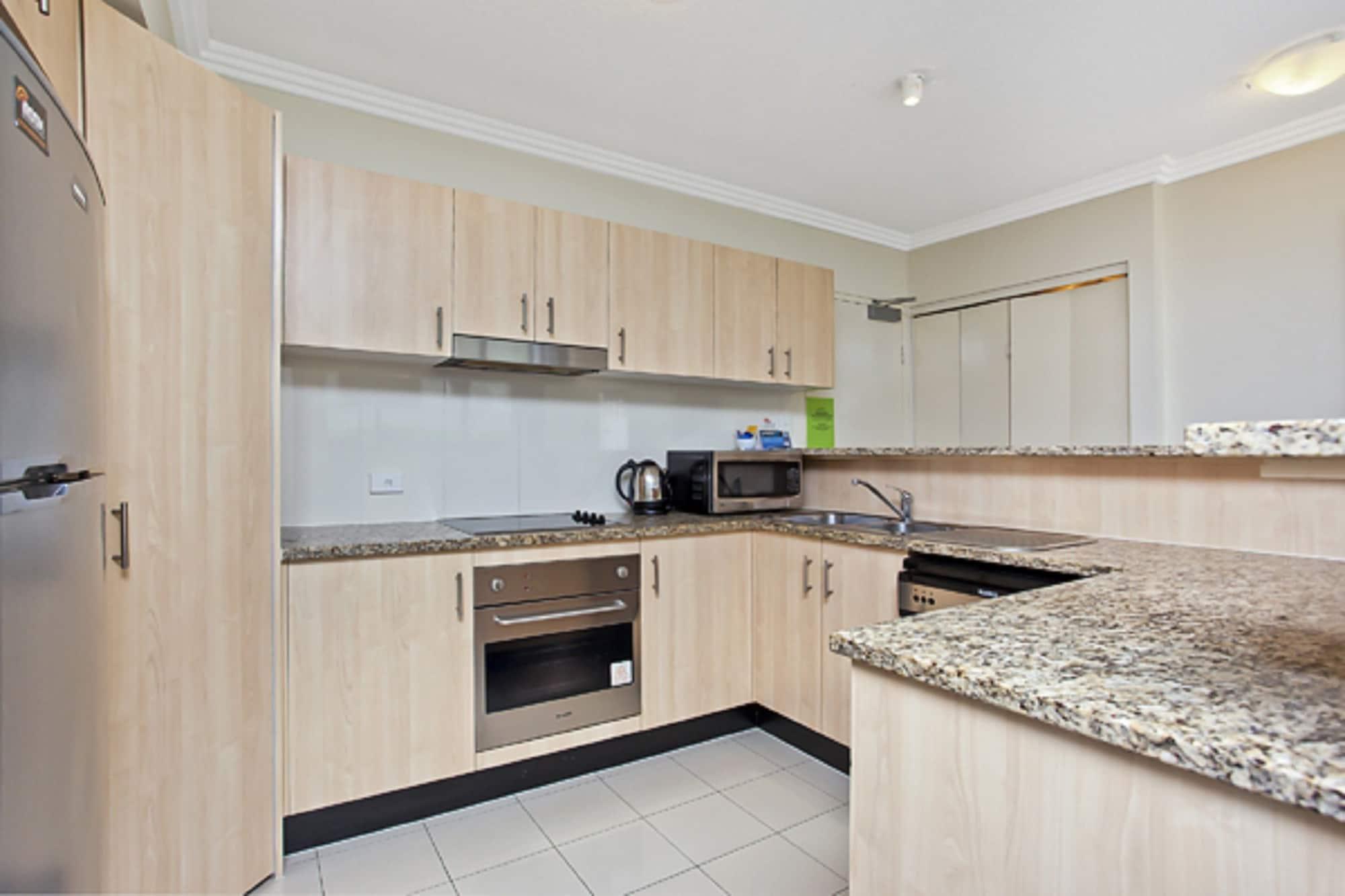 Aqualine On The Broadwater Aparthotel 4*